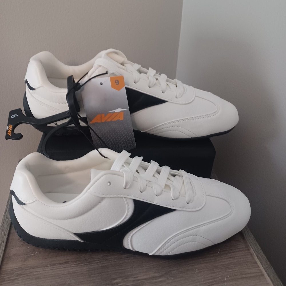 Avia Athletic Retro Slim Sneakers Sz 9